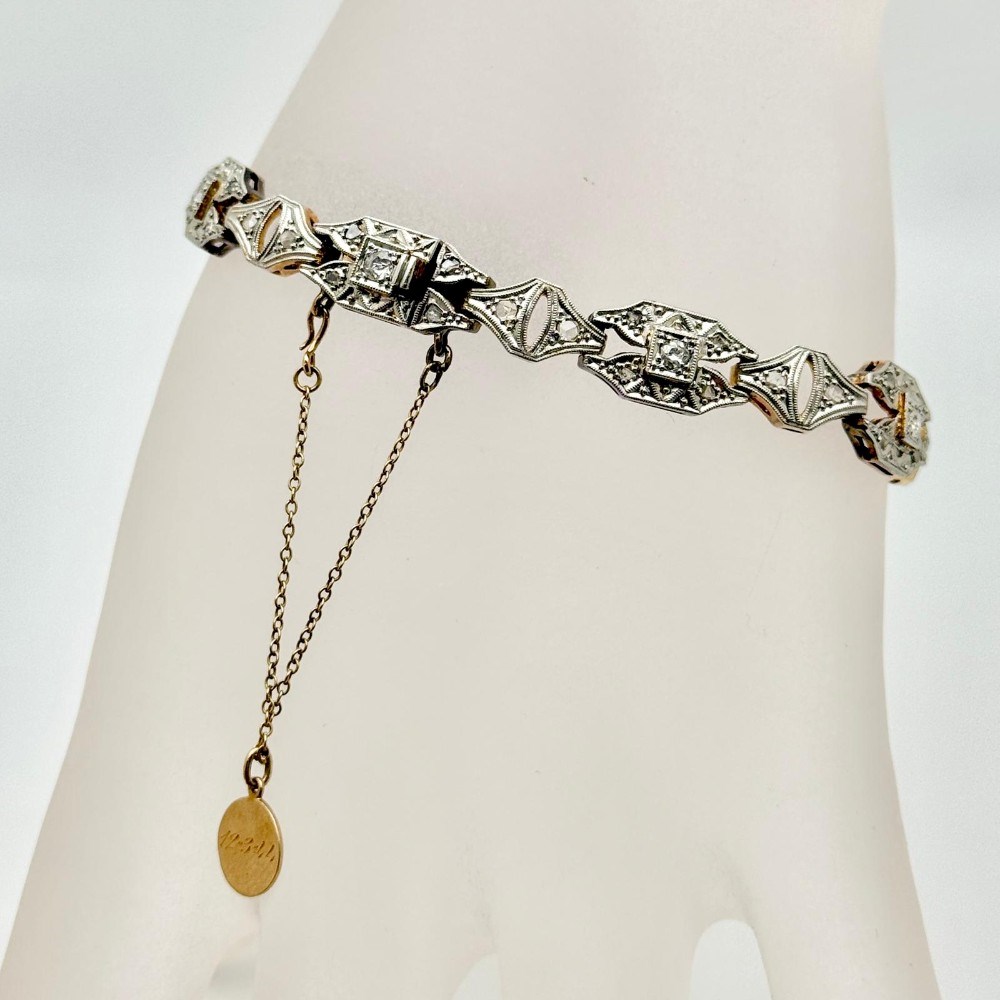 BRACELET